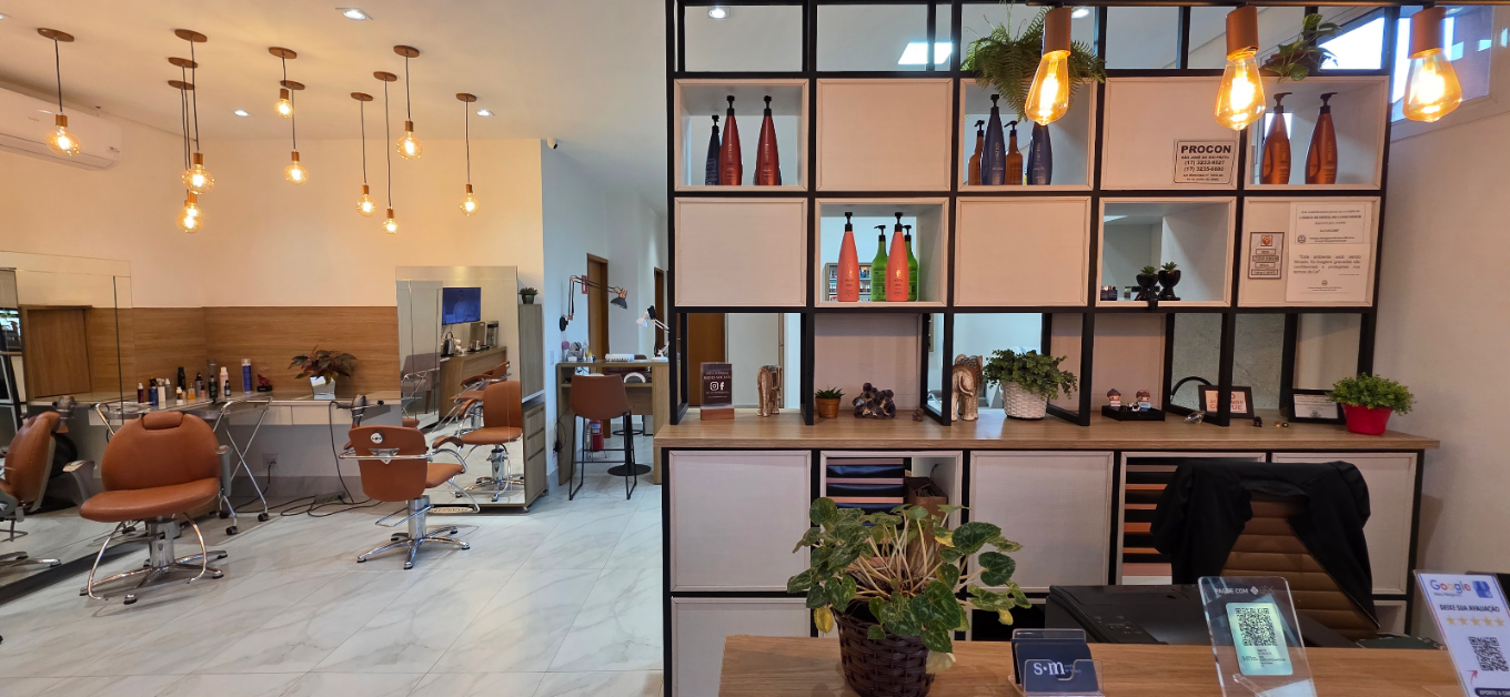 Recepção e área de cabelo do S.M Studio de Beleza